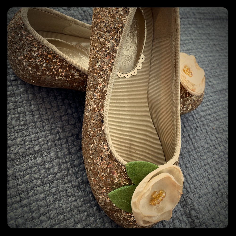 Joyfolie gold sparkle ballet flat with flower